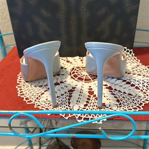 NWT Lita by Ciara Solid Square toe Slide. Silver. Italian leather and made Italy - Picture 4 of 8